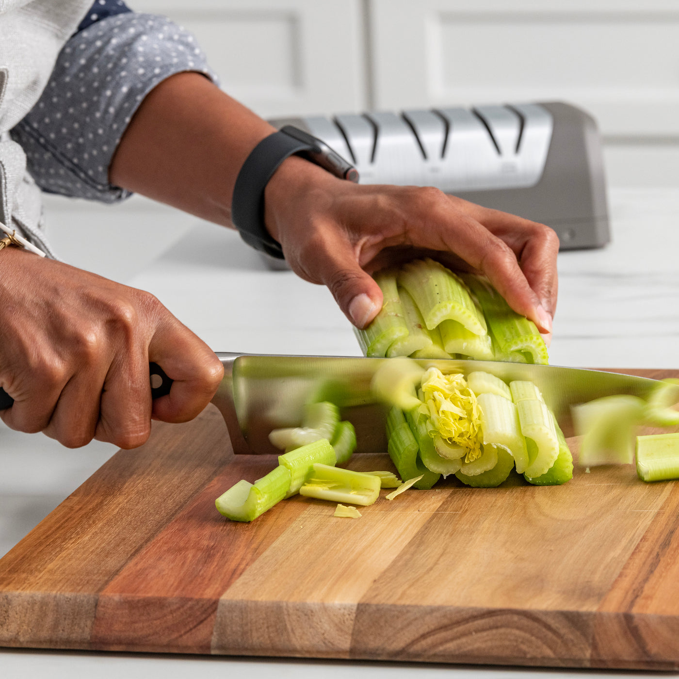Chef'sChoice brings new technology to knife sharpening introducing  Rechargeable DC Electric Knife Sharpeners. Designed with a smaller  footprint than other electric sharpeners, it still has all the sharpening  power Chef'sChoice is known