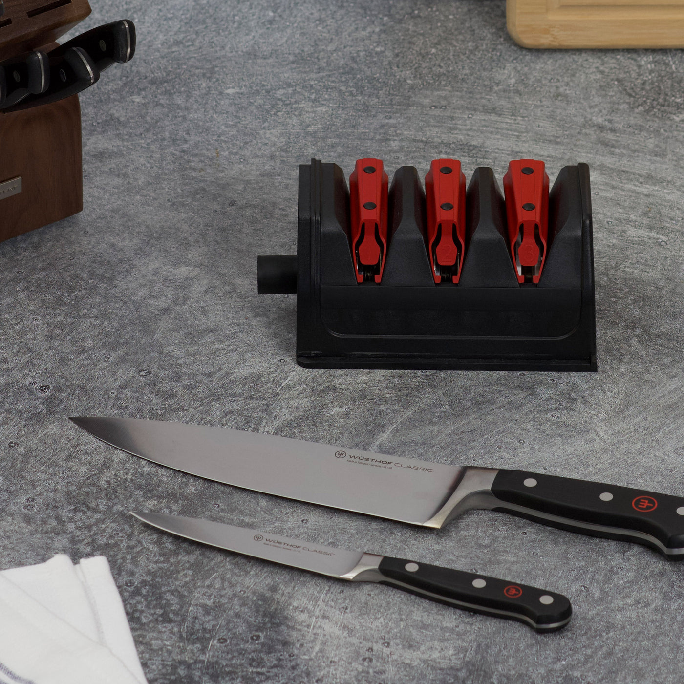 Model 480KS: 2-Stage knife sharpener with roller guides